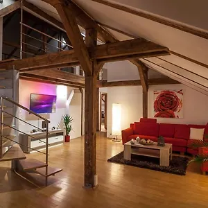https://amazing-charles-bridge-apartment.praguehotelsweb.com
